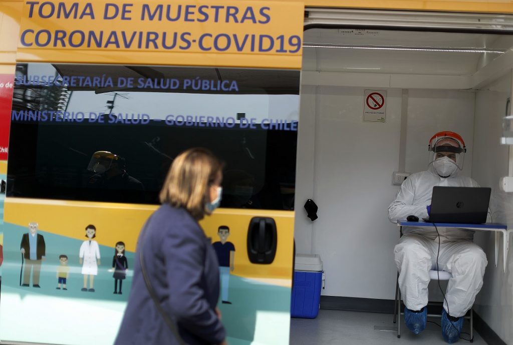 Autoridades encabezan operativo móvil de testeo gratuito en terminal de buses