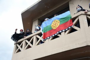 Mujeres se toman oficina de radio para pedir libertad a presos políticos mapuche