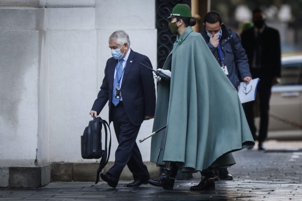 Ministro Paris llamó a deponer el paro de los camioneros y sostuvo: “Es inaceptable que no se cumplan las medidas sanitarias”