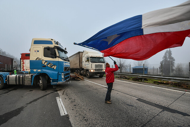 Camioneros bloquearon la Ruta 68 y no descartan volver a hacerlo durante el día