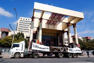 FOTOS | Camioneros llegan con máquinas quemadas a protestar frente al Congreso