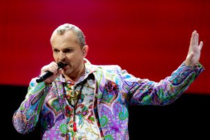 Miguel Bosé recibe duras críticas por apoyar marcha contra el uso de mascarillas