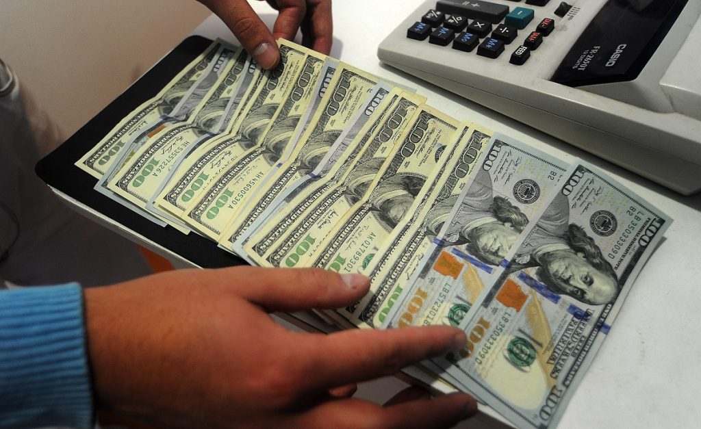 Precio del dólar cae casi $8 tras conocerse que Mario Marcel asumiría el Ministerio de Hacienda