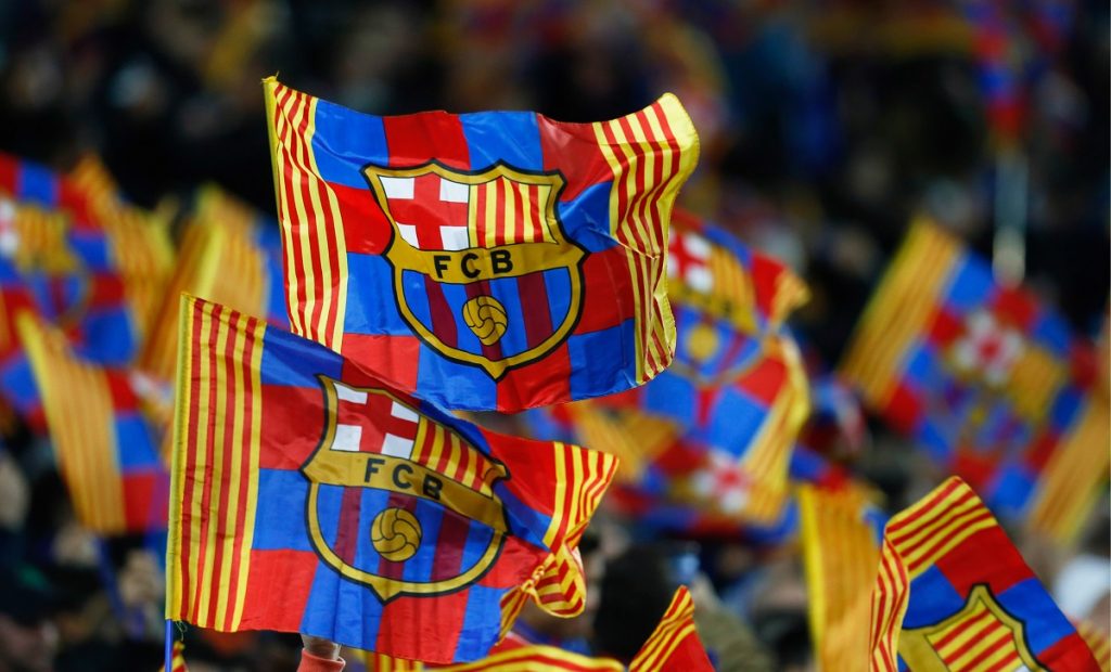 Aficionados del FC Barcelona irrumpen nuevamente en Camp Nou contra el presidente del club y la marcha de Messi