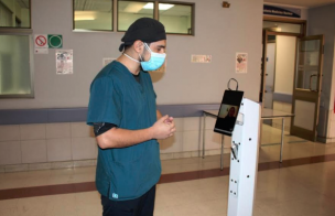 Robot que ayuda a médicos y pacientes ya está operativo en Chile