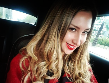 “Se ve flaite”: Los pesados comentarios que recibió Nicole Moreno por utilizar particular gesto en una de sus últimas fotografías