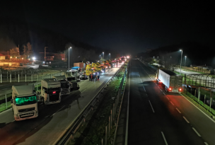 Camioneros dan inicio a paro indefinido convocado por la CNTC