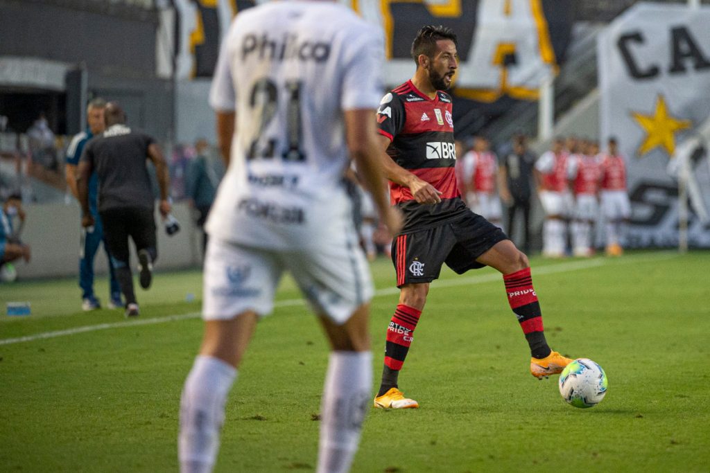 Prensa brasileña quedó “contenta” con el debut de Mauricio Isla en Flamengo