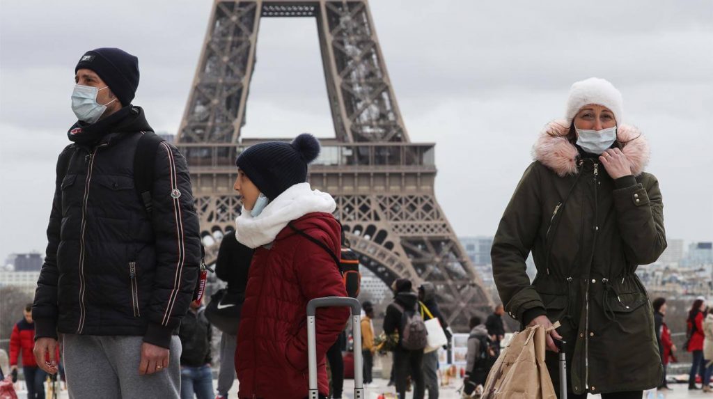 Francia registra cerca de 35.000 nuevos casos y más de 300 muertos