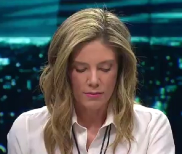 La “inesperada” manera en que Mónica Rincón honró a su madre en plena transmisión de noticiero