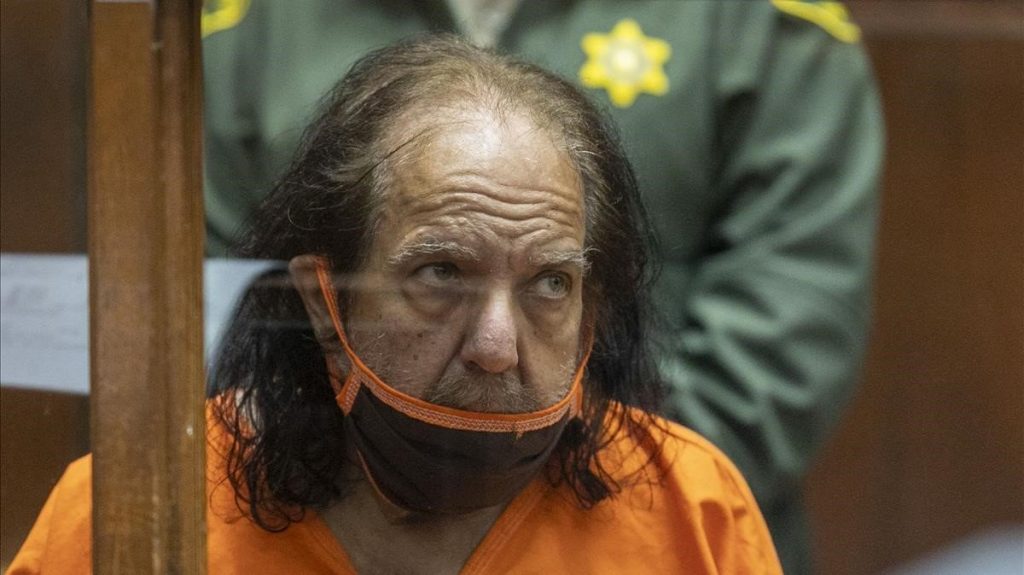 Actor porno estadounidense suma 24 acusaciones en su contra por abusos sexuales