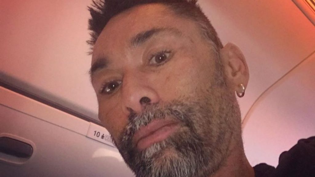 Marcelo Ríos lució su trabajado abdomen en las redes sociales y solicitó un análisis de su “six pack”