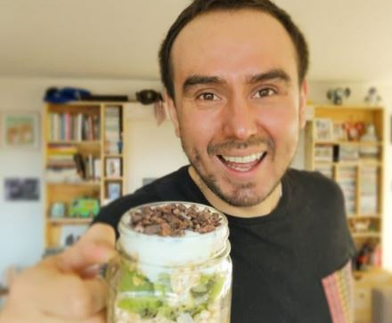“Costó un poco que mantuviéramos una debida distancia social”: César Antonio Campos realizó especial sorpresa a fanática de MasterChef
