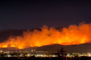 Continúan las evacuaciones en California ante avance de incendios