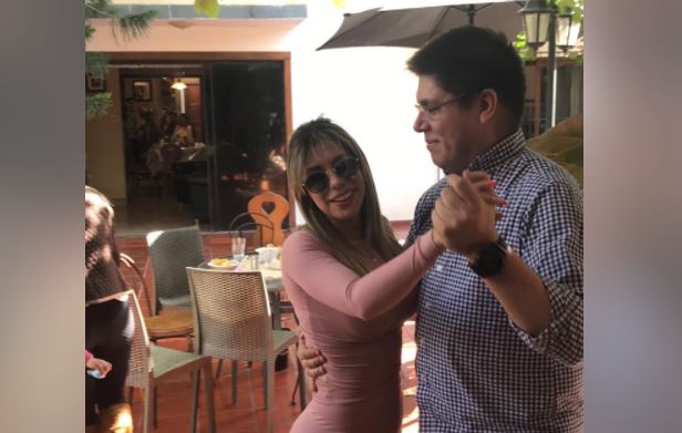 Escándalo en Paraguay por renuncia de viceministro de Salud tras fiesta con modelos y sin distancia social
