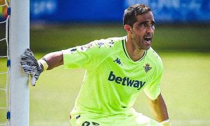 Claudio Bravo fue considerado dentro del listado de los 15 mejores porteros de la década