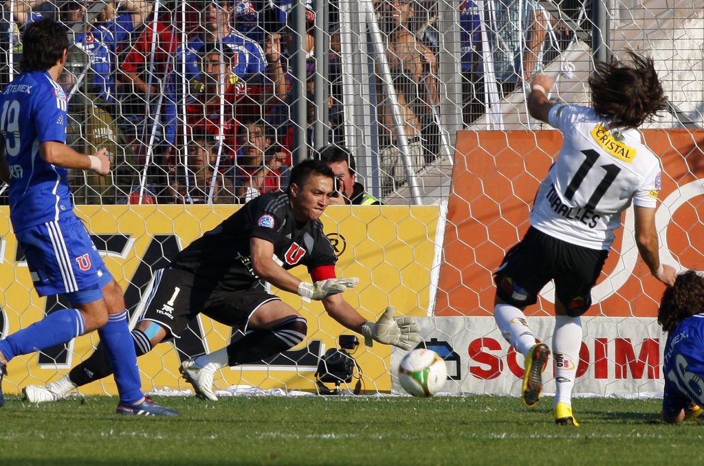 Ezequiel Miralles recordó sus goles a la U y afirmó: “Colo Colo siempre llegará con más posibilidades de ganar por historia”