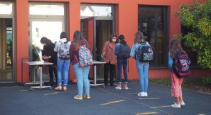 Francia: 81 colegios y 2.100 clases se cerraron por explosivo aumento de casos por coronavirus