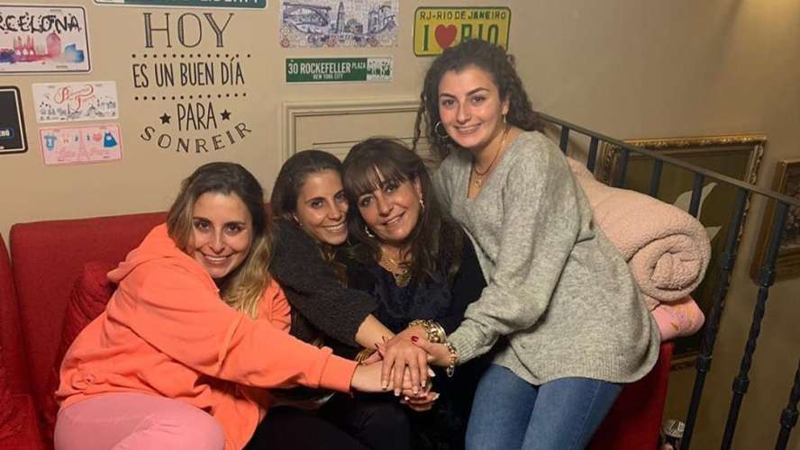 Helhue Sukni reveló la cercana relación que mantiene con sus hijas: hasta “carretea” con ellas
