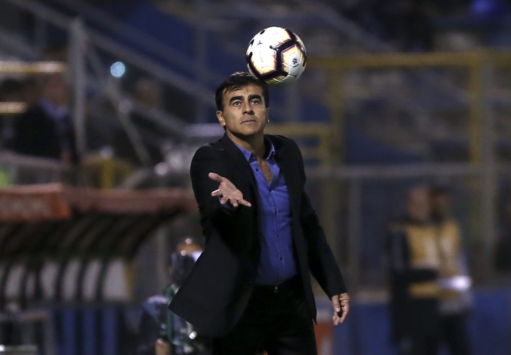 Colo Colo allana el camino para la llegada de Gustavo Quinteros