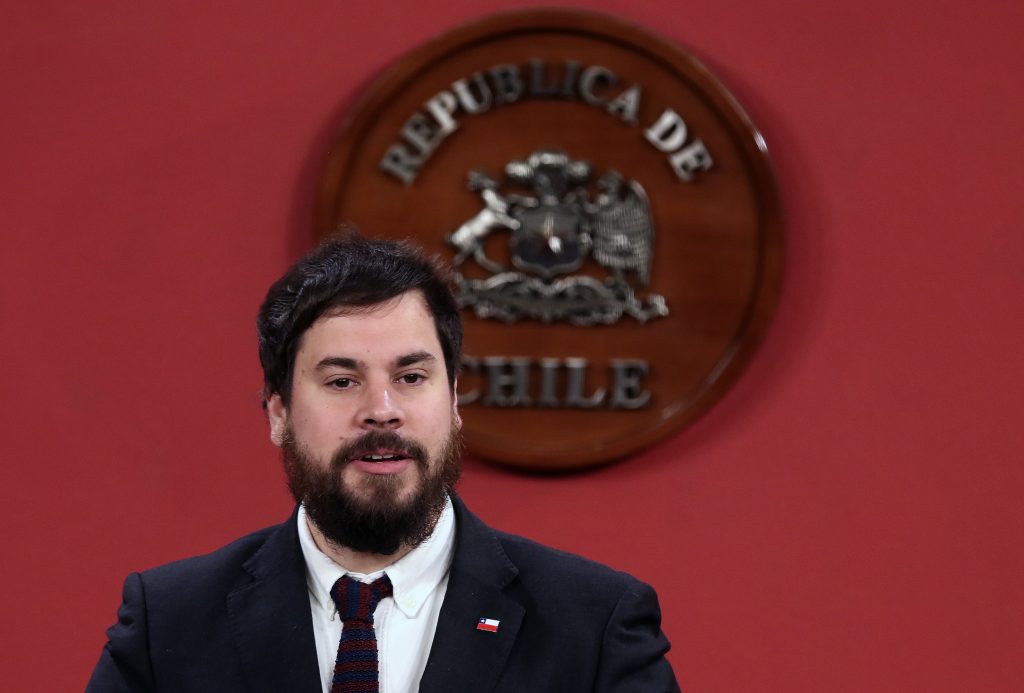 Álvaro Bellolio, jefe del Departamento de Extranjería y Migración: “El Frente Amplio plantea que migrar es un derecho absoluto; que cualquiera puede entrar y salir del país”