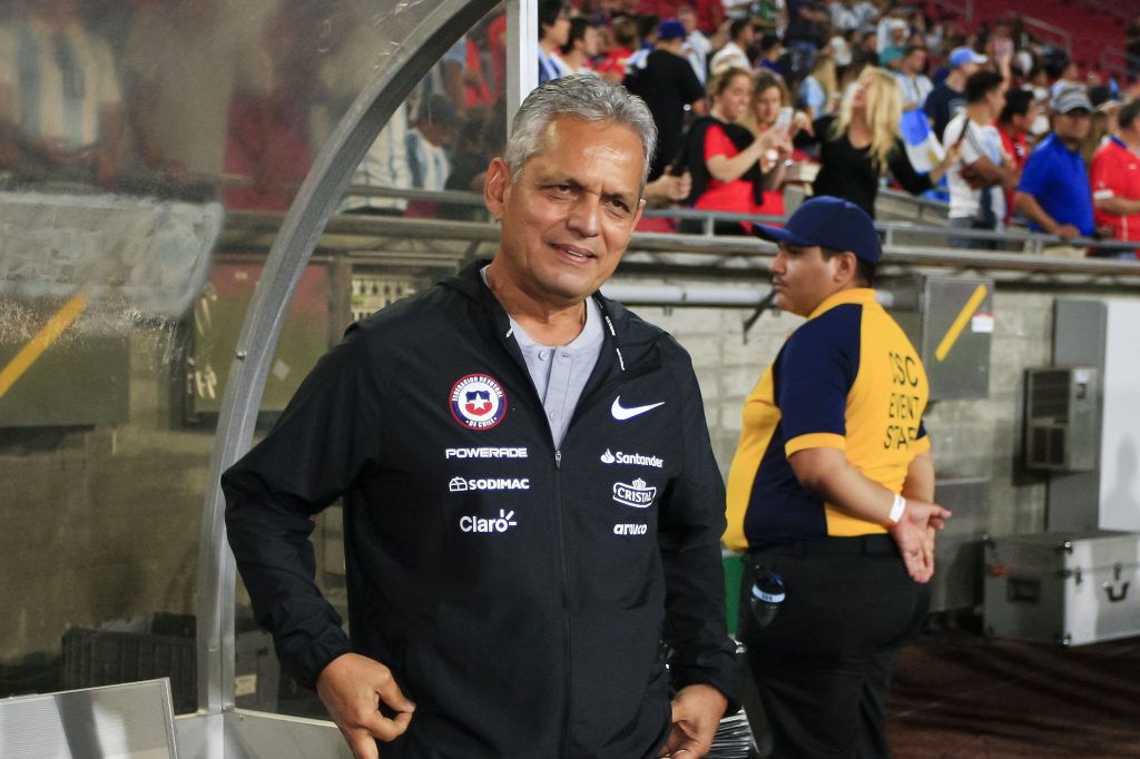 Reinaldo Rueda entregó la nómina con jugadores del medio local para un nuevo microciclo de la Roja