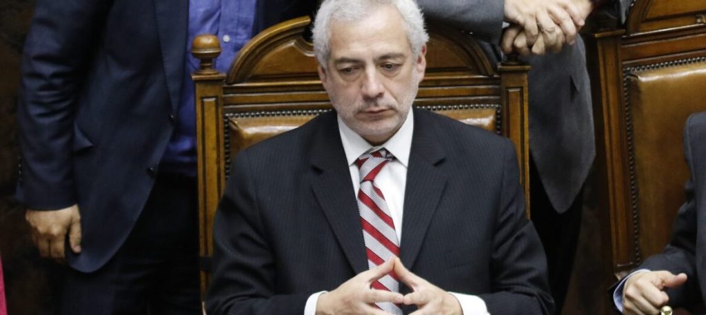 Vicepresidente del Senado e investigación contra secretario Raúl Guzmán: “Si lo formalizan, es otra cosa”