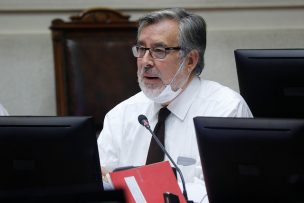 Senadores Guillier y Huenchumilla presentan reforma para facilitar que independientes puedan ser convencionales