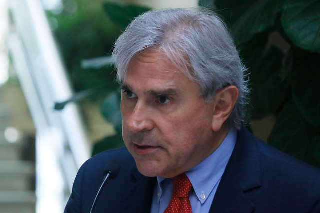 Iván Moreira advierte que renunciará a la UDI si es que el partido define votar “Apruebo”