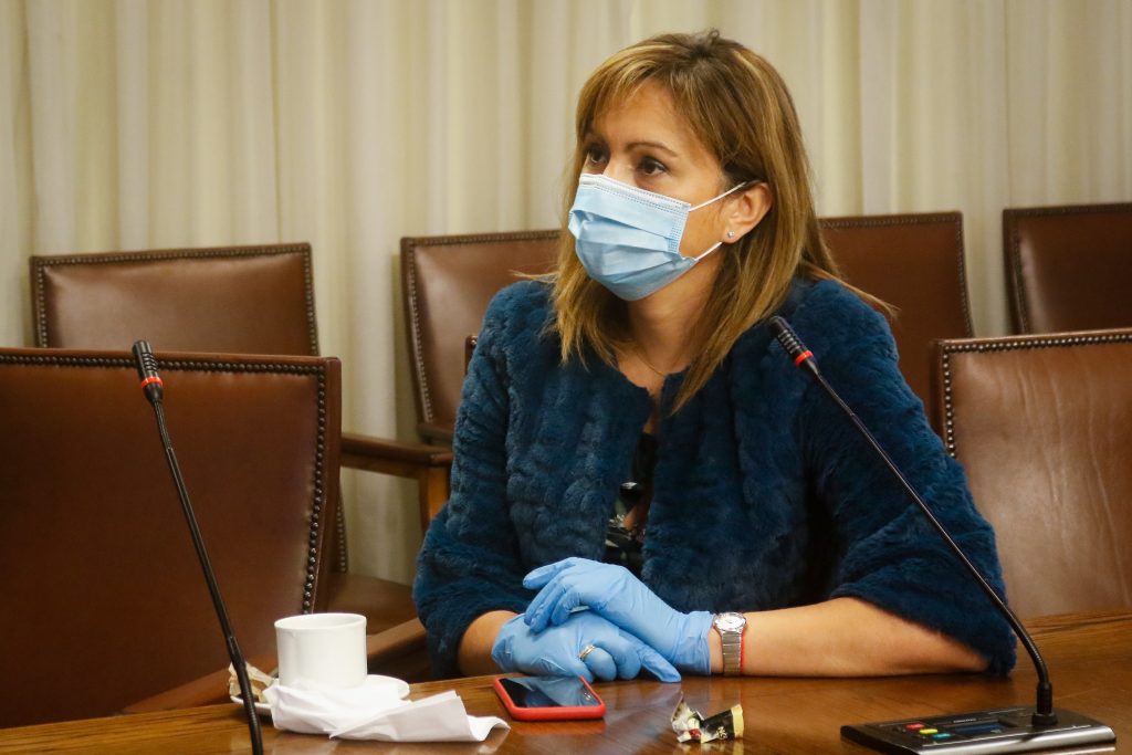 “No tenía tiempo”: Inician sumario sanitario contra diputada Carvajal por evadir control en Fiestas Patrias 
