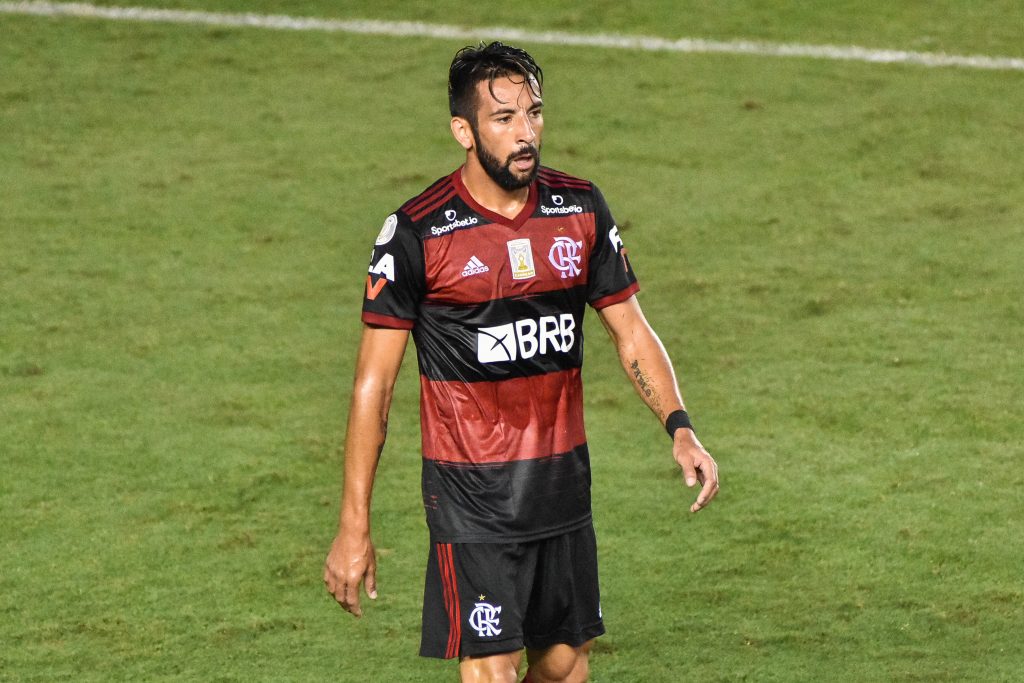 Mauricio Isla sorprende al jugar los 90′ en triunfo de Flamengo sobre Sport Recife