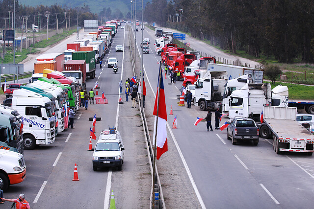 Camioneros de Valparaíso suspende paralización tras aceptar propuesta de Gobierno