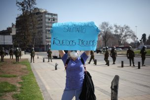 Funcionarios de la salud TENS realizan movilización en Santiago: Incidentes con Carabineros por marcha no autorizada