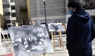 Exposición fotográfica homenajeó a Salvador Allende en plaza de Valdivia