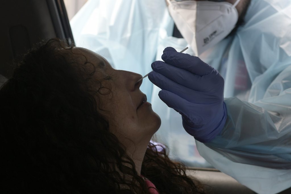 Iquique: Servicio de Salud realizó 385 exámenes PCR en testeo sobre ruedas