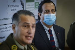 Ministro Pérez reitera apoyo a Carabineros tras sumario de Contraloría: 