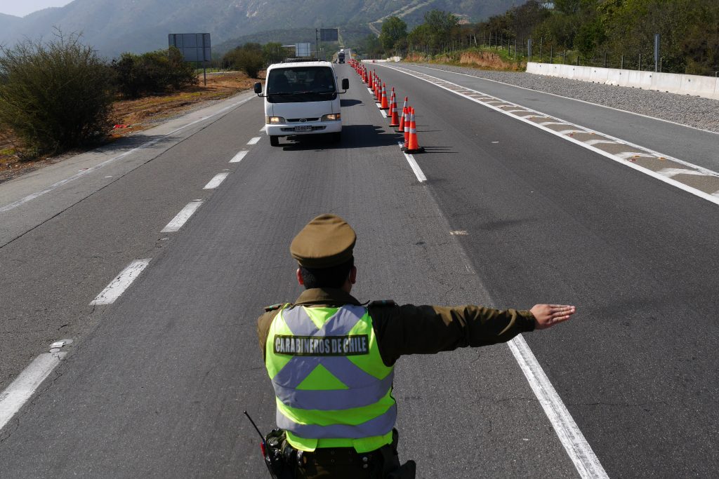 Carabineros reportó 2.999 detenidos en la última jornada: 1.994 fuera del toque de queda