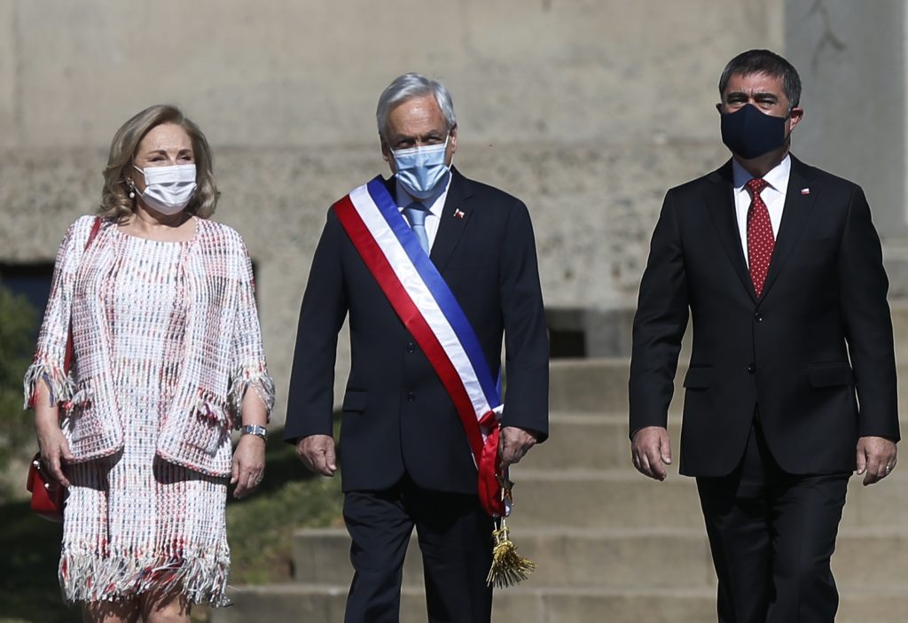 Presidente evalúa positivamente actuar de chilenos este “18” y pide que palabras de Aós sobre política “no caigan en un desierto”