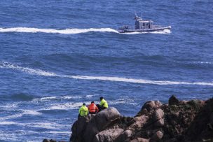 Continúan labores de búsqueda de hombre que cayó al mar en El Quisco