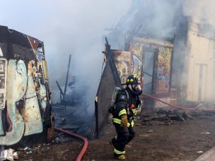 Incendio destruyó unas 12 casas en campamento La Chimba de Antofagasta