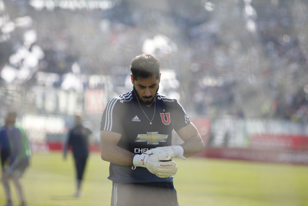 Johnny Herrera “encendió” el clásico desde afuera: “Si gana la U, todos seremos un poco más felices”