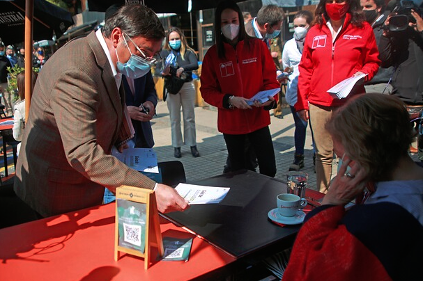 Autoridades fiscalizan apertura de cafés y restaurantes en Las Condes