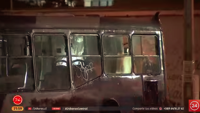 San Miguel: GOPE investiga posible artefacto incendiario en bus del Transantiago