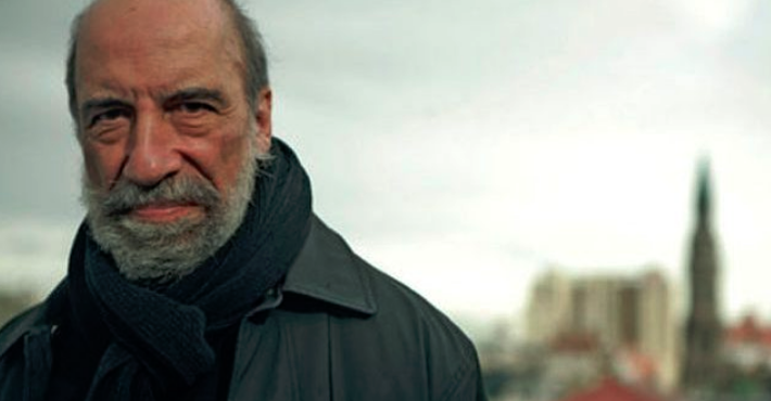 Poeta chileno Raúl Zurita obtiene el premio Reina Sofía de Poesía Iberoamericana