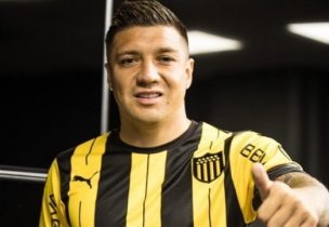 Uruguay: Christian Bravo ingresó en victoria de Peñarol sobre Liverpool