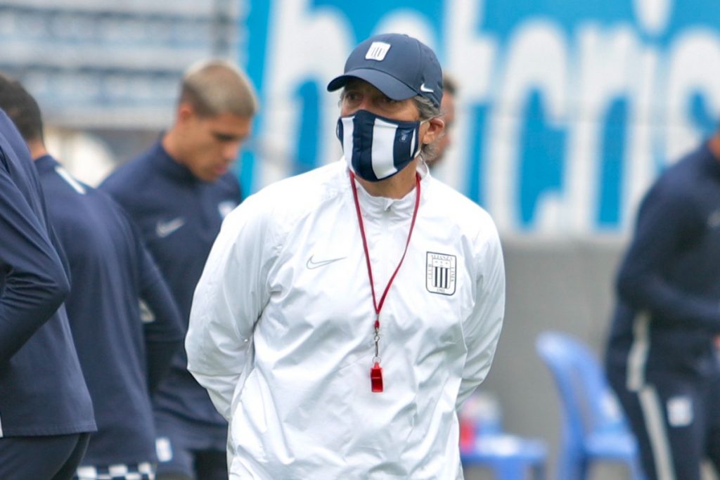Todo mal para Mario Salas: su equipo perdió y se enojó con la prensa por “culpa” de un celular