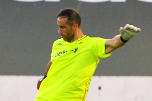 Pellegrini confirmó que Claudio Bravo será baja en el Real Betis por lesión