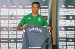 Claudio Bravo fue titular en triunfo del Betis en amistoso de pretemporada