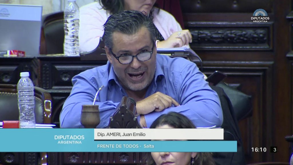 “Le di un beso en las te…”: diputado argentino que fue sorprendido en acto sexual en plena sesión presentó su renuncia