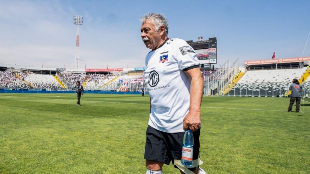 Carlos Caszely llenó de elogios a Paredes y sostuvo: “Si no llegaba hace seis años, hoy Colo Colo estaría en Primera B”